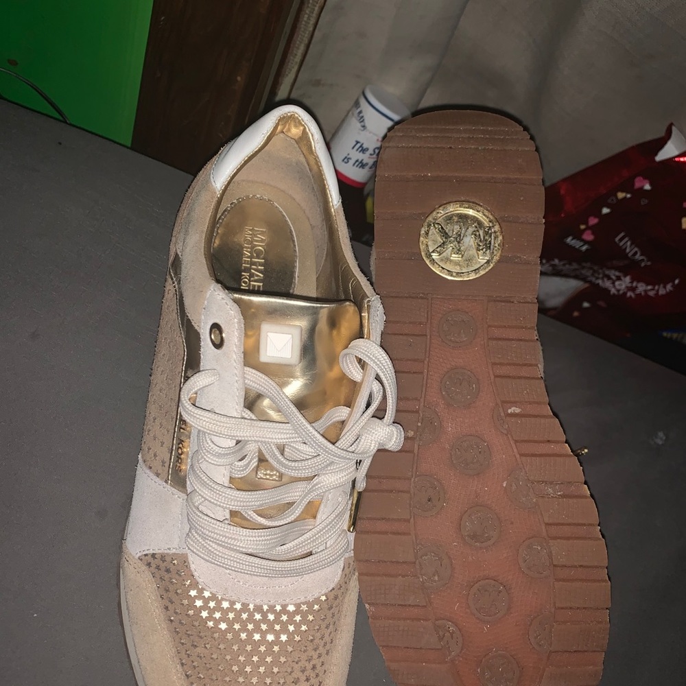 MK shoes side 9.5